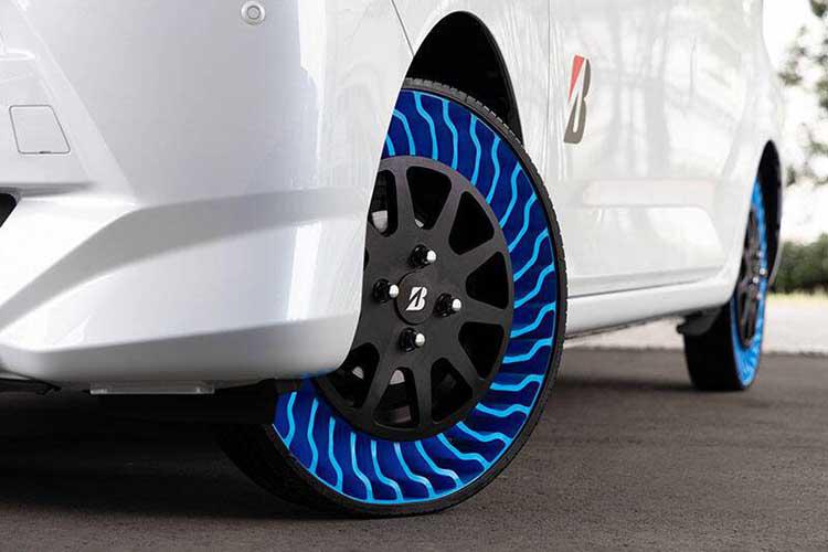  Bridgestone протестирует безвоздушные шины в реальных услов...